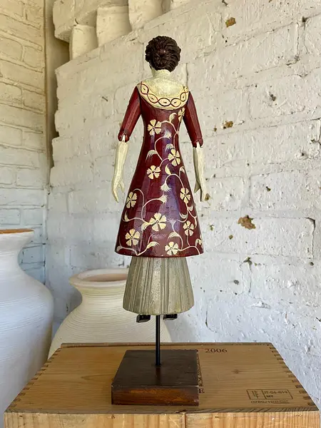 Figura Tallada En Madera