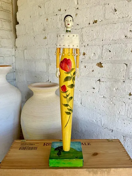 Muñeca De Madera Tallada