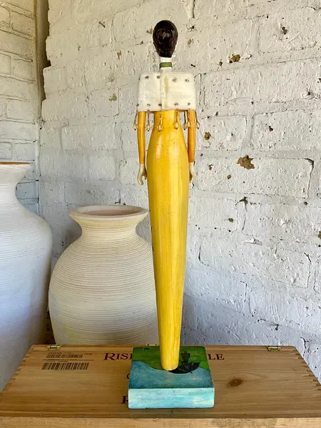 Muñeca De Madera Tallada