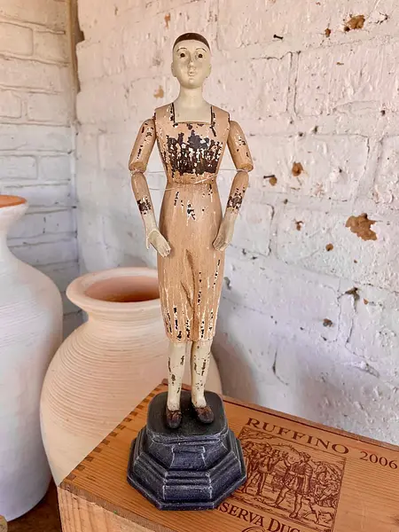 Maniquí Sobre Pedestal Y Brazos Articulados