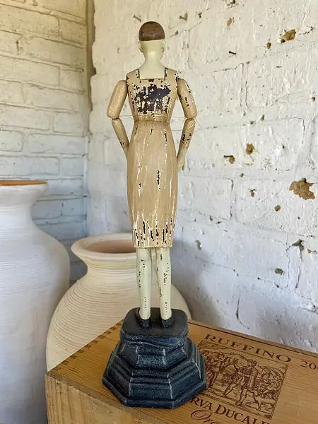 Maniquí Sobre Pedestal Y Brazos Articulados