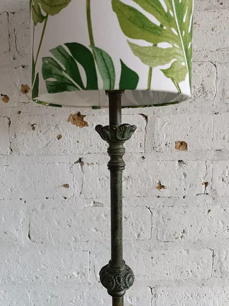 Lámpara De Mesa Tropical Con Caperuza Tubular