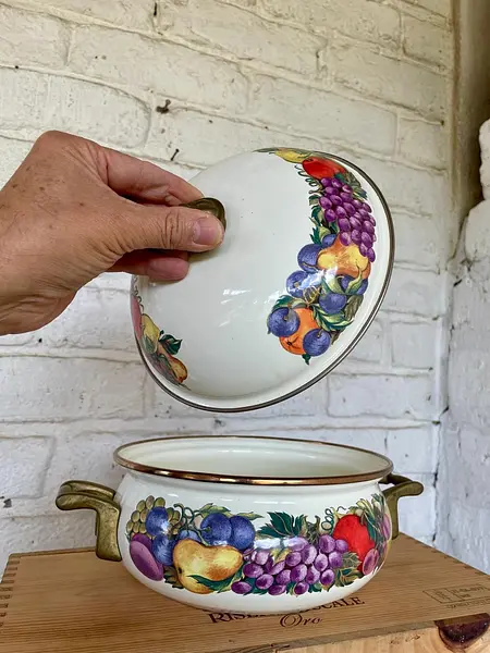 Olla Esmaltada Con Tapa Y Asas De Bronce - Taiwan 1970