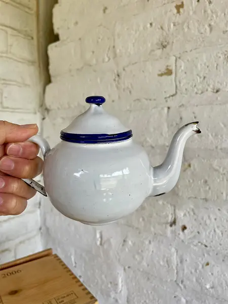 Tetera Mini Esmaltada Blanco Y Reborde Azul - Colombia 1960