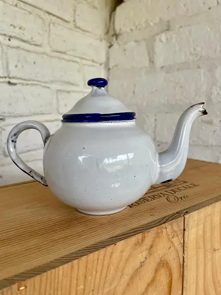 Tetera Mini Esmaltada Blanco Y Reborde Azul - Colombia 1960
