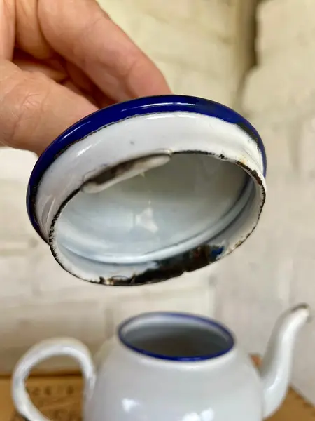 Tetera Mini Esmaltada Blanco Y Reborde Azul - Colombia 1960