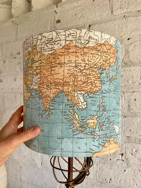 Lámpara De Atlas Y Caperuza De Mapa - U.S.A. 1980