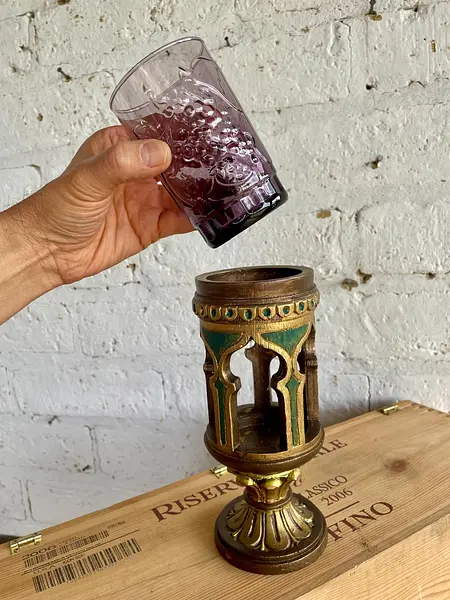 Portavela En Madera Tallada Con Vidrio