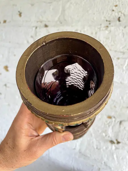 Portavela En Madera Tallada Con Vidrio