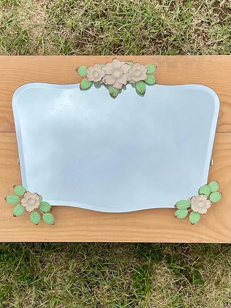 Espejo De Pared Flores Y Hojas Modeladas En Lámina Metálica