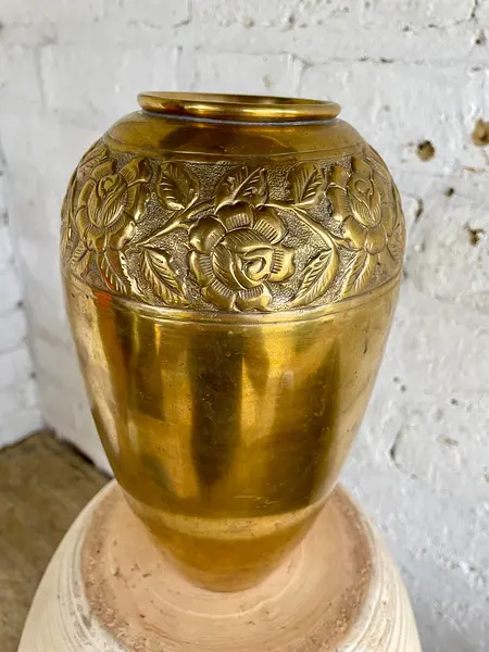 Florero En Bronce Repujado - India 1940