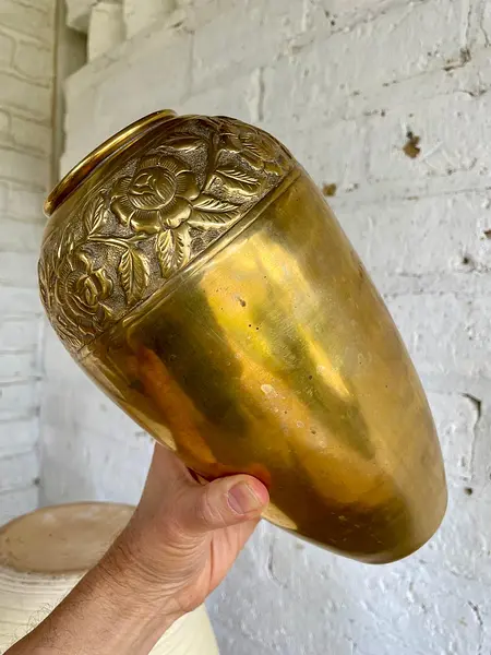 Florero En Bronce Repujado - India 1940