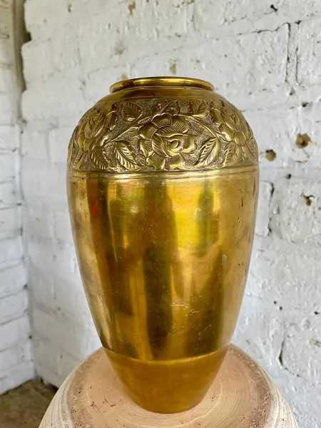 Florero En Bronce Repujado - India 1940