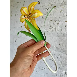 Lirio Metálico Con Gancho De Colgar