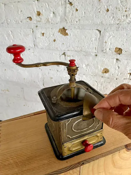 Molino De Café Con Manivela - Alemania 1920