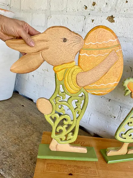 Pareja Conejos En Madera Calada Y Pintados A Mano