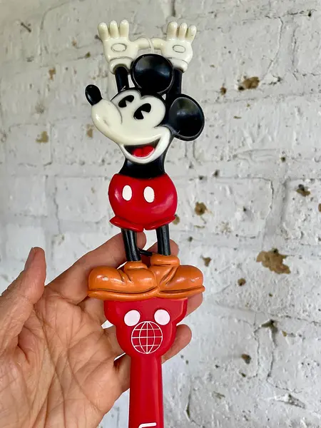 Rascador De Espaldas Mickey Mouse Disney - Hong Kong 1980