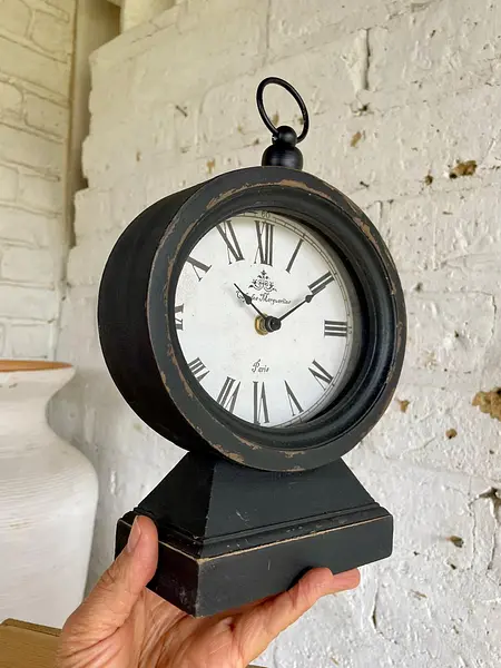 Reloj De Pila Ovalado Con Caja De Madera