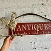 Letrero De Colgar Rústico Antiques Con Gallo