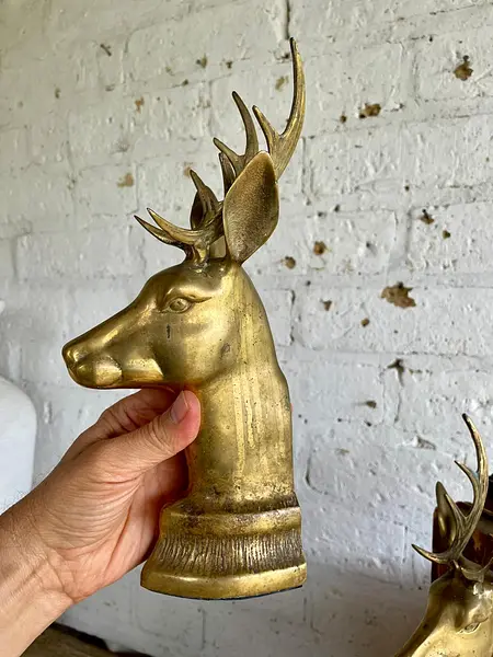 Venados Tranca Libros En Bronce - Corea 1950