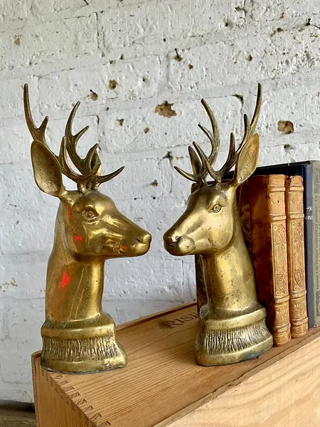 Venados Tranca Libros En Bronce - Corea 1950