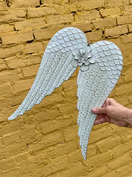 Alas Metálicas Repujadas