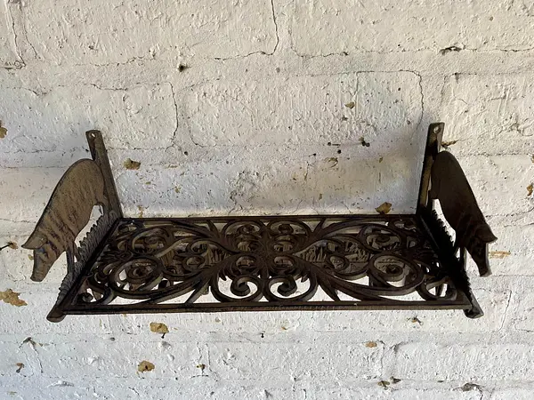 Repisa Perchero En Hierro Fundido Con Figura De Cerdos