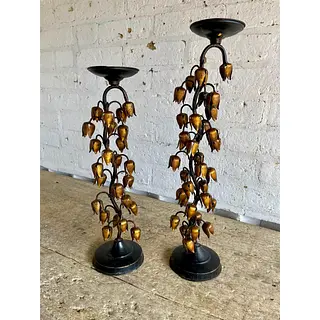 Par De Candelabros Metálicos Dorados Lirios De Los Valles