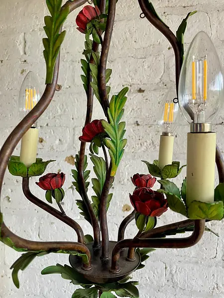 Lámpara De Araña Metálica Con Hojas Y Flores