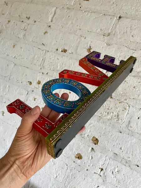 Letrero Love Sobre Base - India 1990