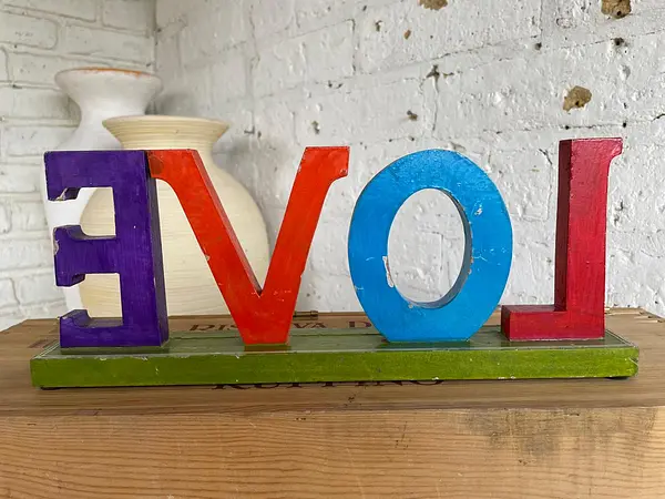 Letrero Love Sobre Base - India 1990