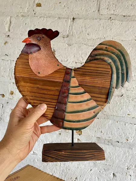 Figura De Gallo Rústico De Madera Y Metal