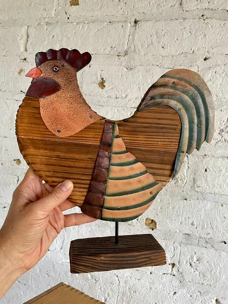 Figura De Gallo Rústico De Madera Y Metal