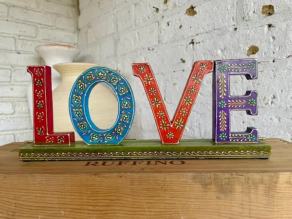 Letrero Love Sobre Base - India 1990