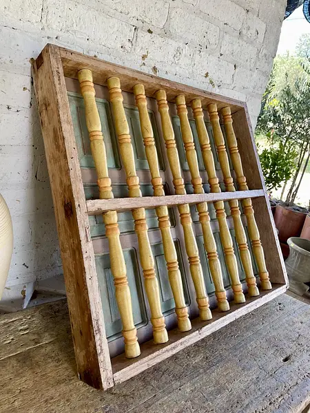 Ventana De Dos Puertas Balaustres De Madera - Colombia 1940