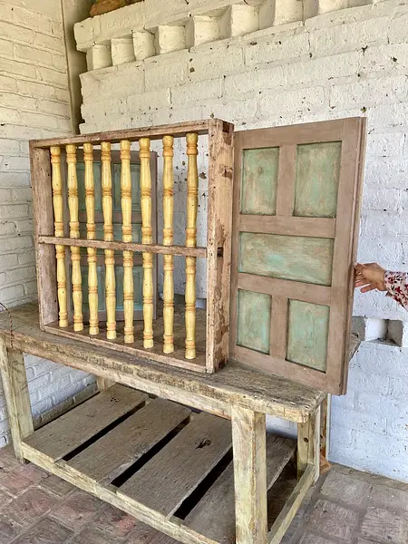 Ventana De Dos Puertas Balaustres De Madera - Colombia 1940