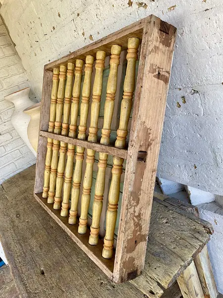 Ventana De Dos Puertas Balaustres De Madera - Colombia 1940