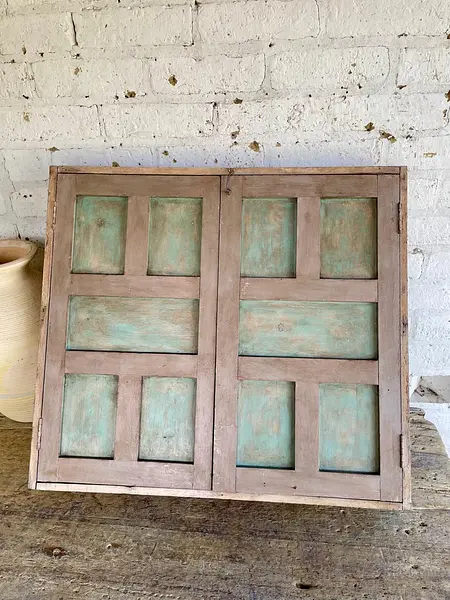 Ventana De Dos Puertas Balaustres De Madera - Colombia 1940