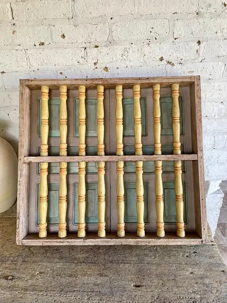 Ventana De Dos Puertas Balaustres De Madera - Colombia 1940