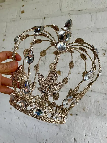 Corona Estilo Imperial De Estructura Metálica Y Purpurina