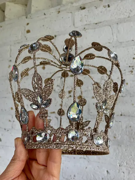 Corona Estilo Imperial De Estructura Metálica Y Purpurina