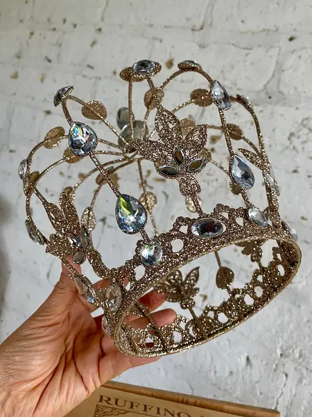 Corona Estilo Imperial De Estructura Metálica Y Purpurina