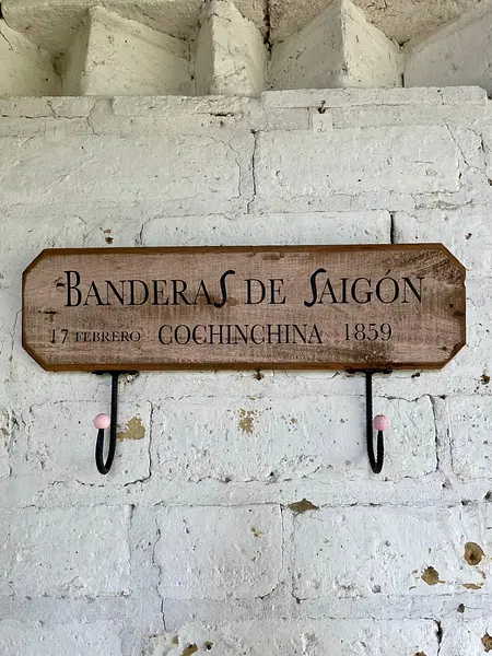 Perchero Banderas De Saigón 2 Ganchos