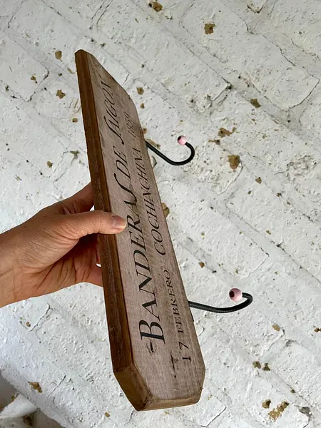 Perchero Banderas De Saigón 2 Ganchos