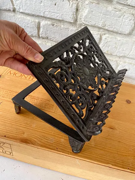 Atril De Libros Graduable En Bronce Fundido - Colombia 1970