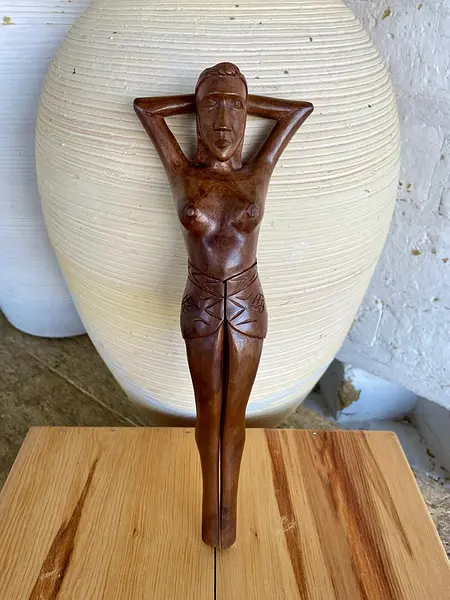 Cascanueces Artesanal Con Forma De Mujer - Filipinas 1950