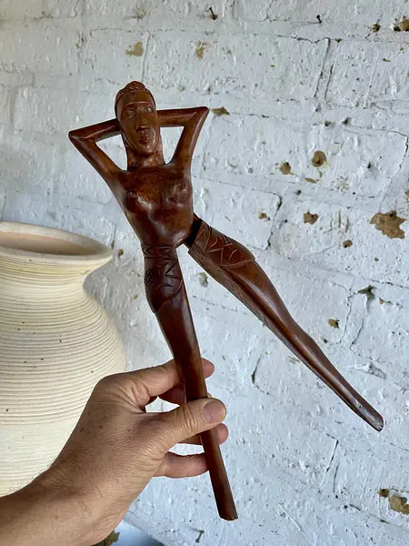 Cascanueces Artesanal Con Forma De Mujer - Filipinas 1950