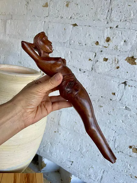 Cascanueces Artesanal Con Forma De Mujer - Filipinas 1950