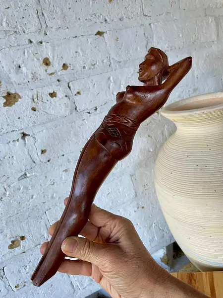 Cascanueces Artesanal Con Forma De Mujer - Filipinas 1950