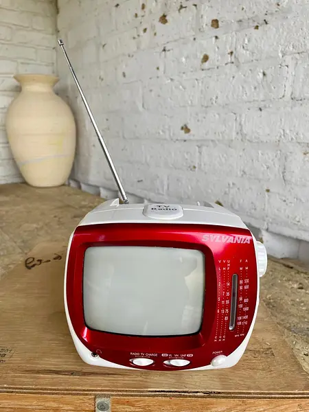 Televisor Retro Con Radio Incorporado - China 2006
